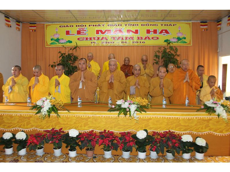PG Đồng Tháp: Chùa Đức Long bế giảng khóa an cư