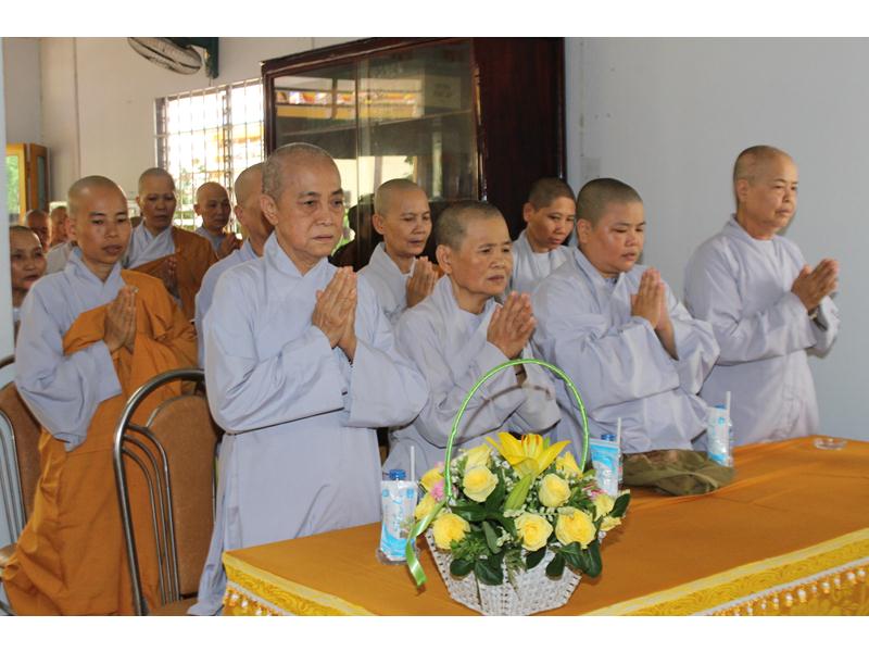 PG Đồng Tháp: Chùa Đức Long bế giảng khóa an cư