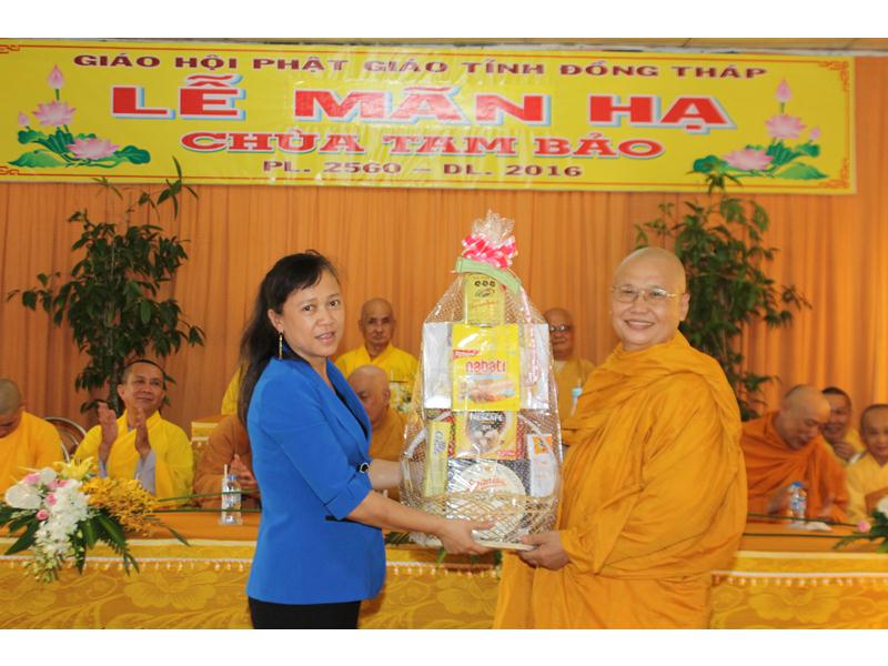 PG Đồng Tháp: Chùa Đức Long bế giảng khóa an cư