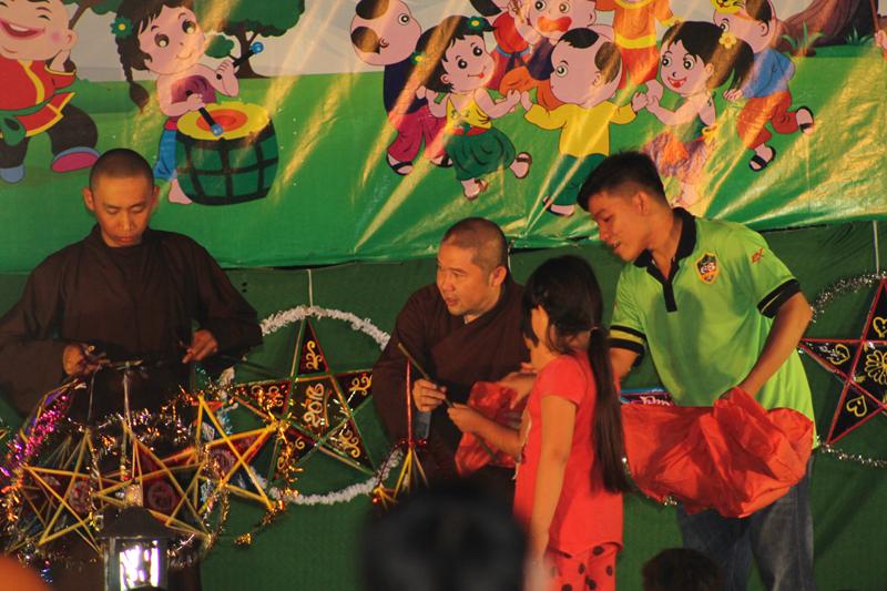 Đồng Tháp: Vui trung thu tại chùa Phước Hưng