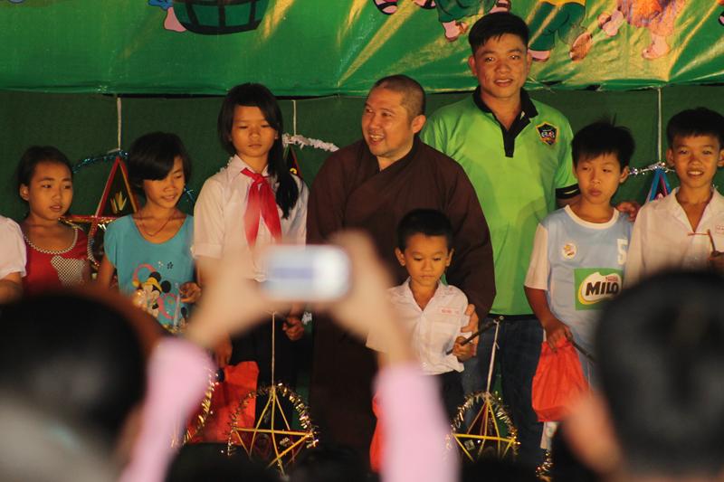 Đồng Tháp: Vui trung thu tại chùa Phước Hưng