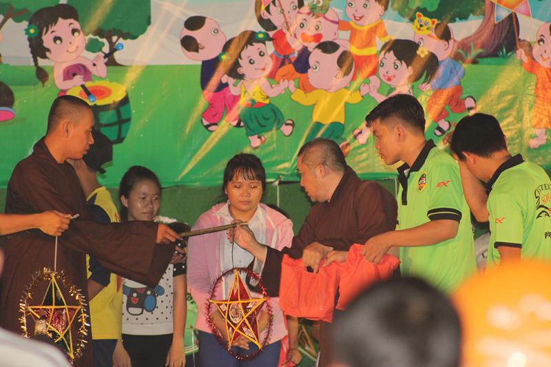 Đồng Tháp: Vui trung thu tại chùa Phước Hưng
