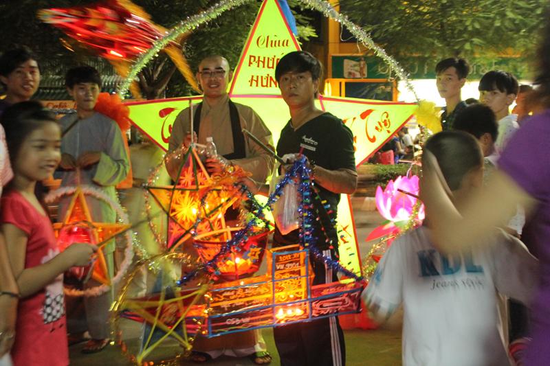 Đồng Tháp: Vui trung thu tại chùa Phước Hưng