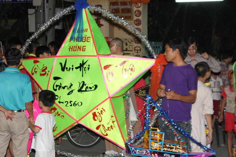 Đồng Tháp: Vui trung thu tại chùa Phước Hưng