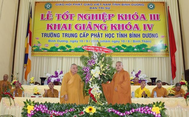 Bình Dương: Lễ tốt nghiệp khóa III, khai giảng khóa IV