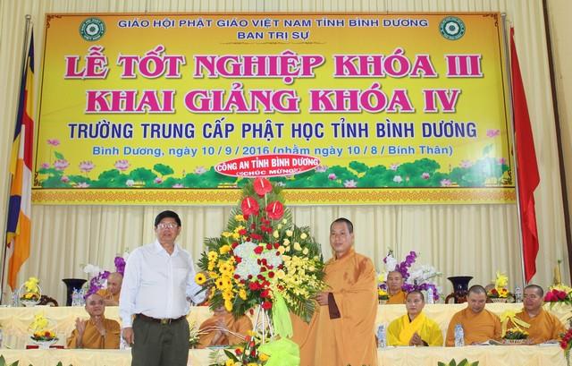 Bình Dương: Lễ tốt nghiệp khóa III, khai giảng khóa IV
