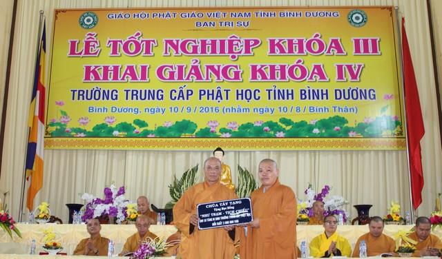 Bình Dương: Lễ tốt nghiệp khóa III, khai giảng khóa IV