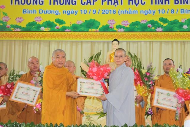 Bình Dương: Lễ tốt nghiệp khóa III, khai giảng khóa IV