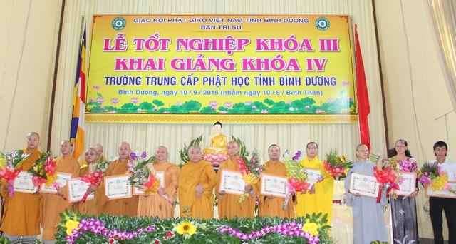 Bình Dương: Lễ tốt nghiệp khóa III, khai giảng khóa IV