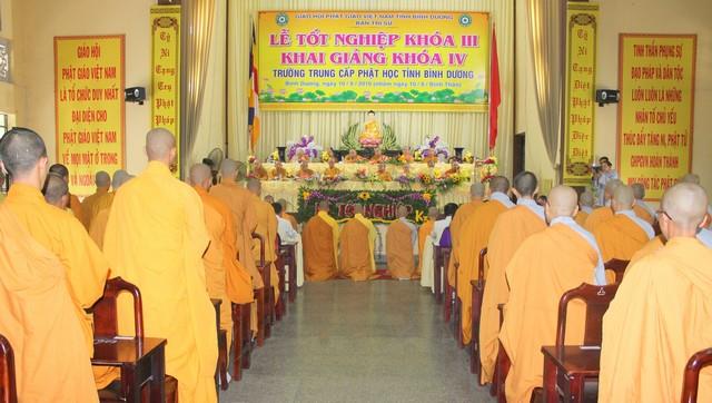 Bình Dương: Lễ tốt nghiệp khóa III, khai giảng khóa IV