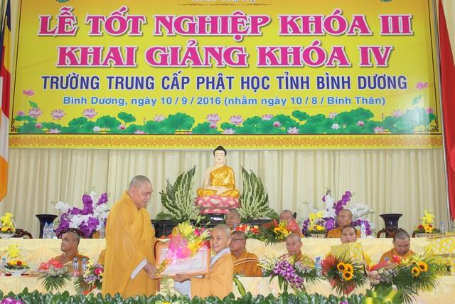 Bình Dương: Lễ tốt nghiệp khóa III, khai giảng khóa IV