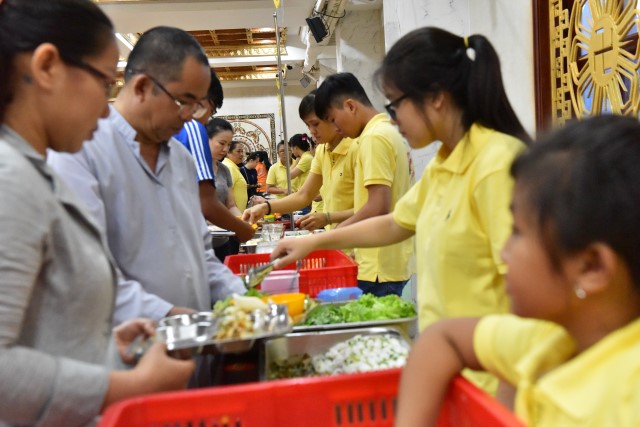 Quỹ Đạo Phật Ngày Nay: Tổ chức tiệc buffet chay gây quỹ từ thiện
