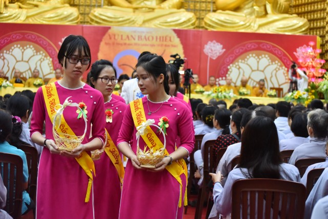 Chùa Giác Ngộ: Xúc động đêm lễ Vu Lan Báo Hiếu 2016