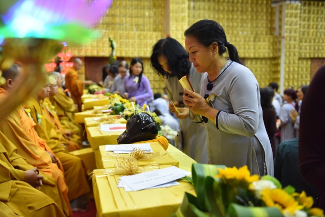 Chùa Giác Ngộ: Xúc động đêm lễ Vu Lan Báo Hiếu 2016