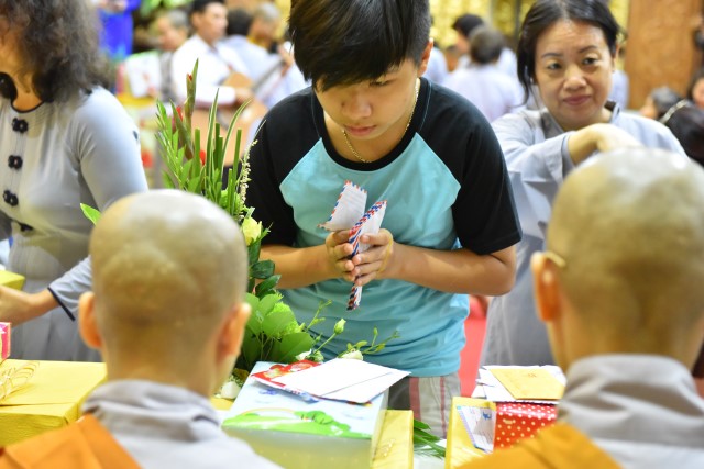 Chùa Giác Ngộ: Xúc động đêm lễ Vu Lan Báo Hiếu 2016