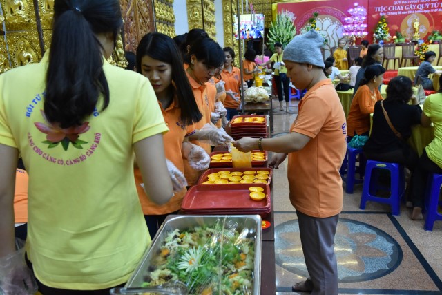 Quỹ Đạo Phật Ngày Nay: Tổ chức tiệc buffet chay gây quỹ từ thiện