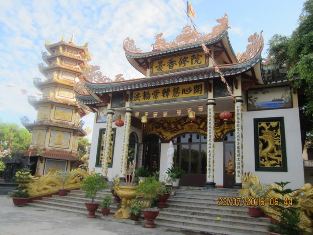 Hơn 400 hành giả tham dự khóa tu Bát quan trai tại chùa Lộc Thọ