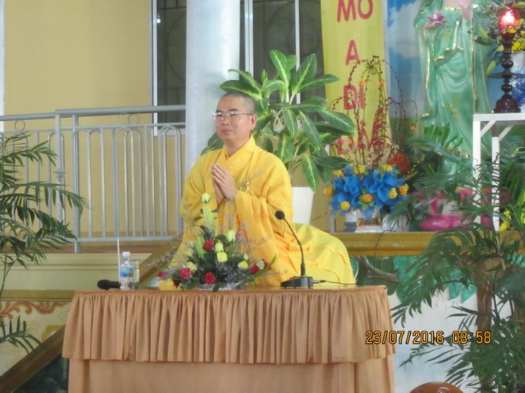 Hơn 400 hành giả tham dự khóa tu Bát quan trai tại chùa Lộc Thọ