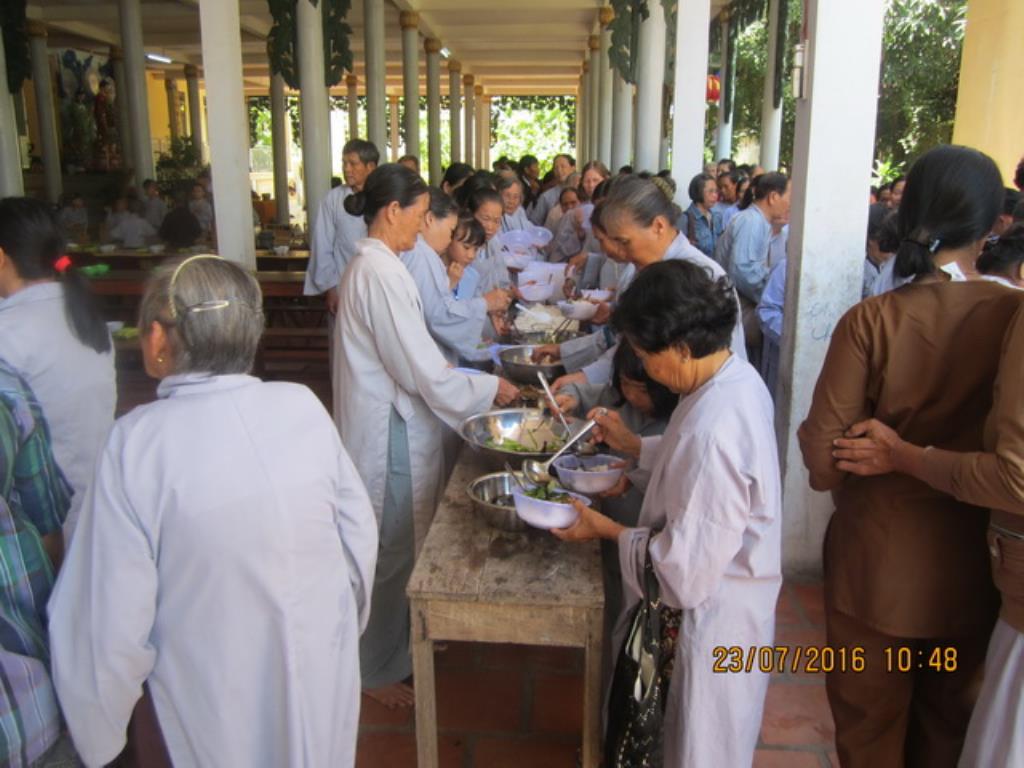 Hơn 400 hành giả tham dự khóa tu Bát quan trai tại chùa Lộc Thọ