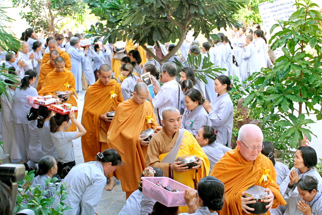 Khánh Hòa: Ninh Hòa tổ chức Khóa tu một ngày an lạc lần III
