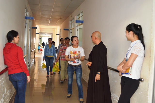 Khánh Hòa: Chùa Nghĩa Hương tặng 320 phần quà