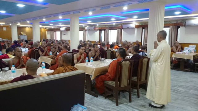 Ấn Độ: Tăng Ni Việt Nam cúng dường Vu Lan tại Bồ Đề Đạo Tràng