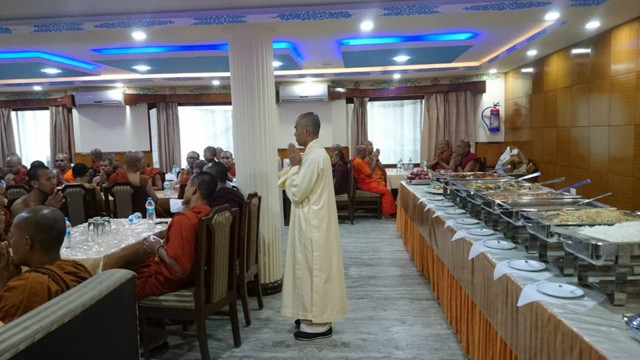 Ấn Độ: Tăng Ni Việt Nam cúng dường Vu Lan tại Bồ Đề Đạo Tràng
