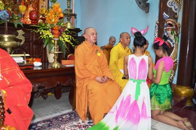 Đại Lễ Vu Lan – Bông Hồng Cài Áo Tại Tổ Đình Nghĩa Phương