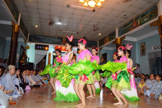 Đại Lễ Vu Lan – Bông Hồng Cài Áo Tại Tổ Đình Nghĩa Phương