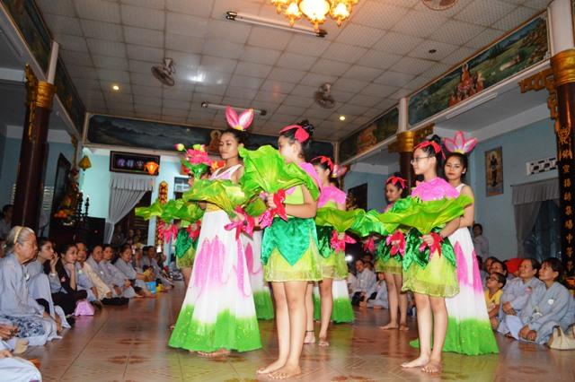 Đại Lễ Vu Lan – Bông Hồng Cài Áo Tại Tổ Đình Nghĩa Phương