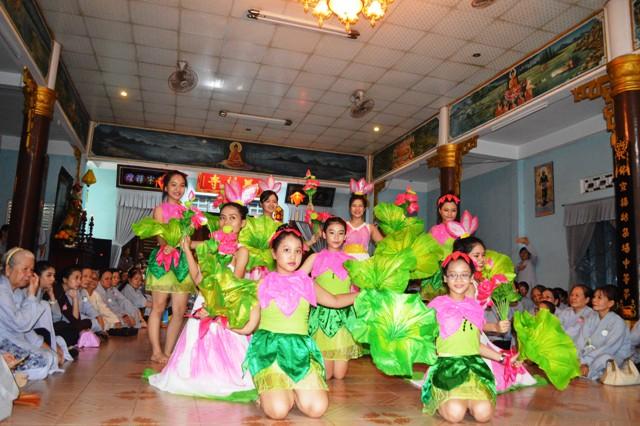 Đại Lễ Vu Lan – Bông Hồng Cài Áo Tại Tổ Đình Nghĩa Phương