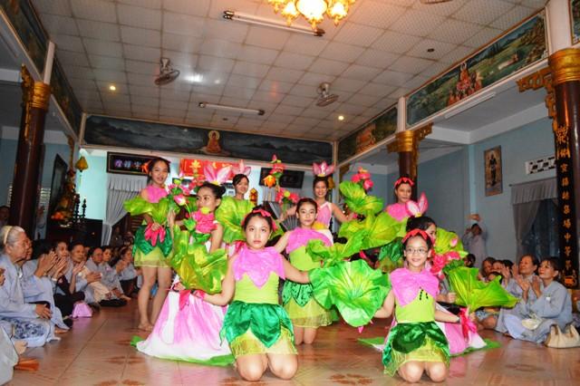 Đại Lễ Vu Lan – Bông Hồng Cài Áo Tại Tổ Đình Nghĩa Phương