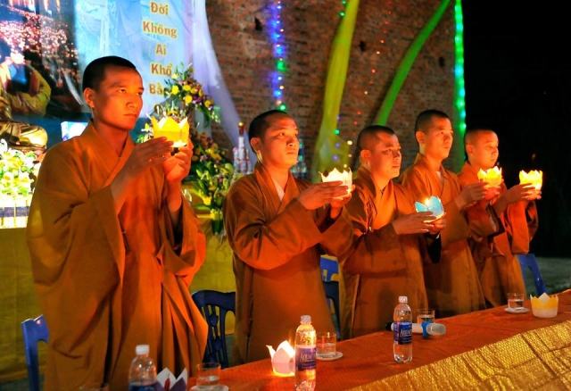 Thanh Hóa: Hoa Đăng tri ân Cha Mẹ tại chùa Giáp Hoa