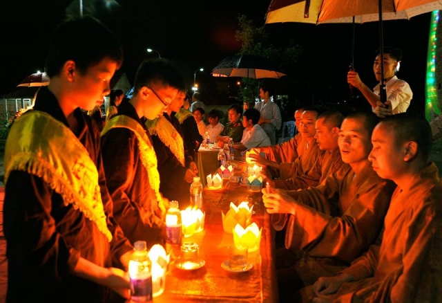 Thanh Hóa: Hoa Đăng tri ân Cha Mẹ tại chùa Giáp Hoa