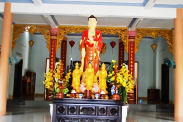 Tôn tượng Phật A Di Đà tại  chùa cổ Đông Phước.