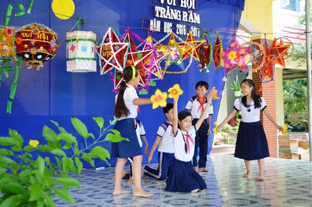 Khánh Hòa: Chùa Nghĩa Hương tặng  quà Trung thu cho học sinh miền núi Khánh Vính