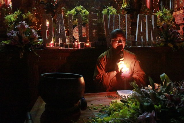 Thanh Hóa: Thắp nến tri ân cha mẹ tại chùa Hồi Long