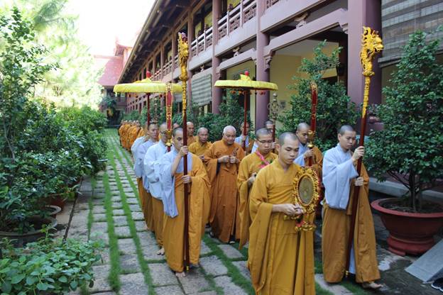 Ninh Thuận: Đại Giới đàn Đức Tạng cung rước giới bổn.