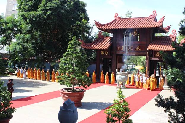 Ninh Thuận: Đại Giới đàn Đức Tạng cung rước giới bổn.