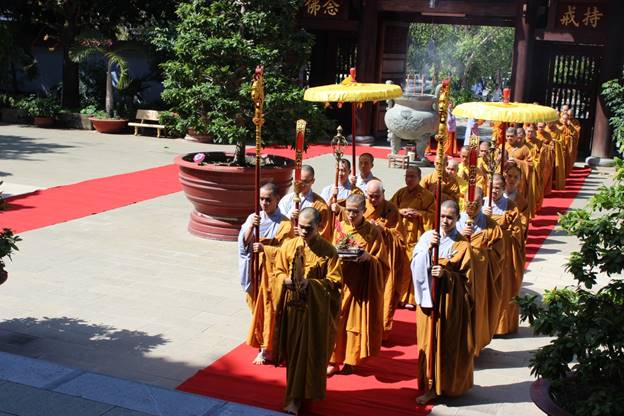 Ninh Thuận: Đại Giới đàn Đức Tạng cung rước giới bổn.