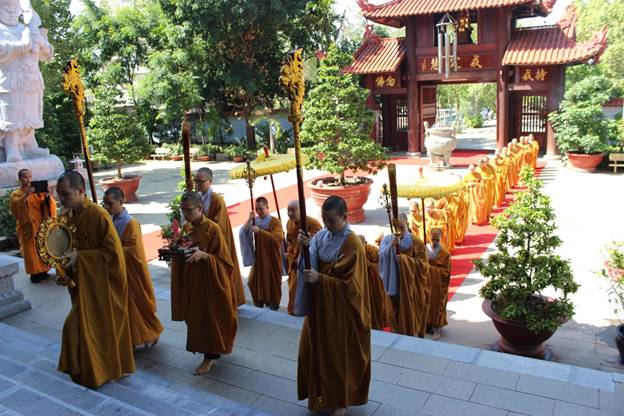 Ninh Thuận: Đại Giới đàn Đức Tạng cung rước giới bổn.