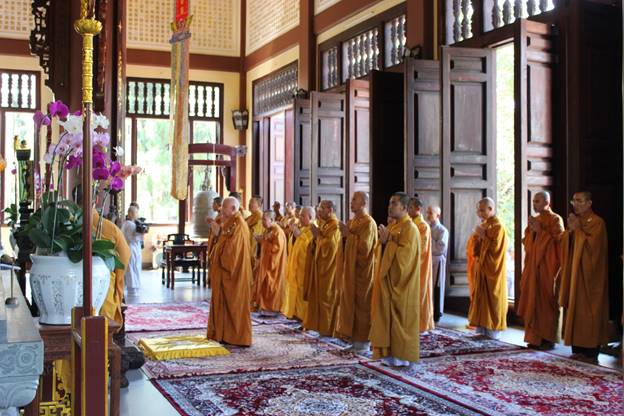Ninh Thuận: Đại Giới đàn Đức Tạng cung rước giới bổn.