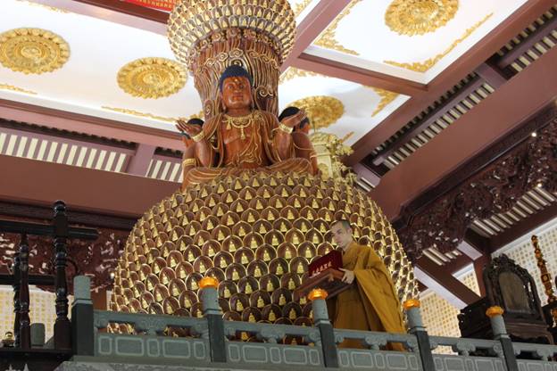 Ninh Thuận: Đại Giới đàn Đức Tạng cung rước giới bổn.