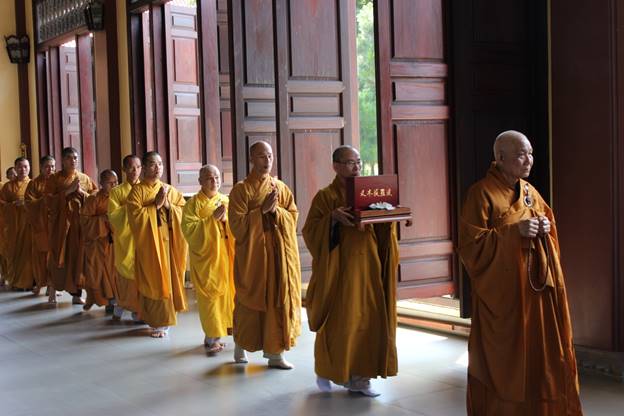 Ninh Thuận: Đại Giới đàn Đức Tạng cung rước giới bổn.