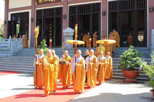 Ninh Thuận: Đại Giới đàn Đức Tạng cung rước giới bổn.