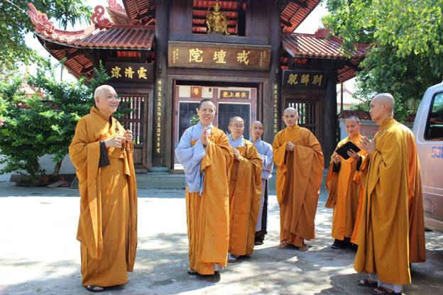 Ninh Thuận: Đại Giới đàn Đức Tạng cung rước giới bổn.
