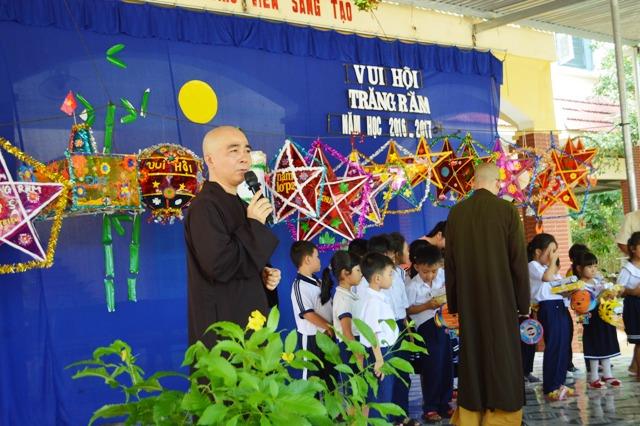 Khánh Hòa: Chùa Nghĩa Hương tặng  quà Trung thu cho học sinh miền núi Khánh Vính