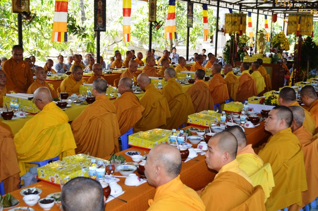 Khánh Hòa: Đại lễ Vu lan – Lễ Bông hồng cài áo PL.2560 tại chùa Sắc tứ Minh Thiện
