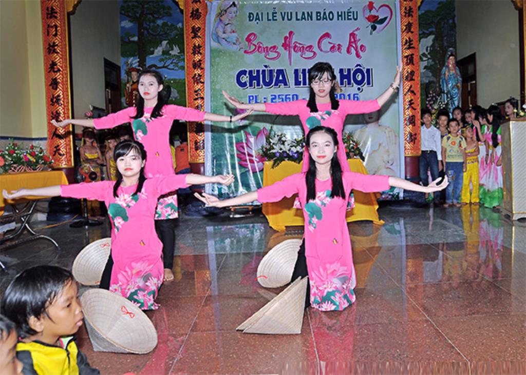 Chùa Linh Hội:  Lễ Vu Lan - Bông Hồng Cài Áo