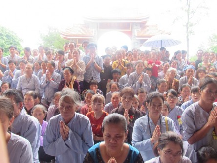 Thanh Hóa: Gần 3000 người về TV Hàm Rồng dự Đại lễ Vu Lan PL 2560